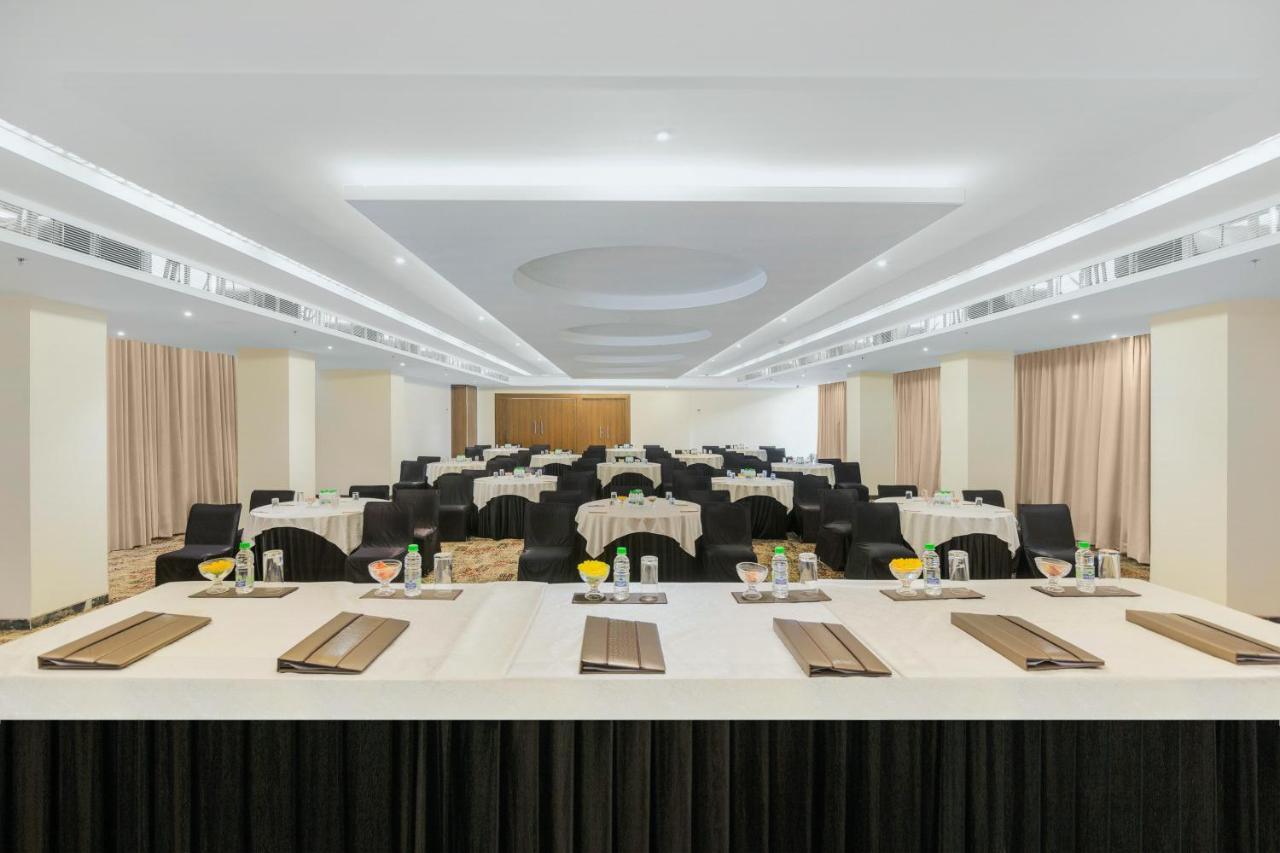 Hotel Sarovar Portico , Indore Extérieur photo