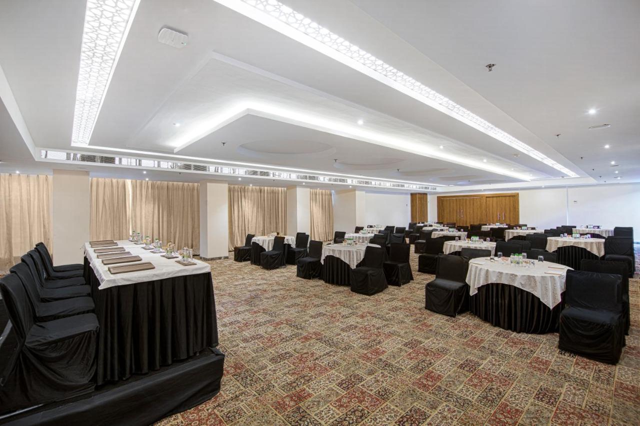 Hotel Sarovar Portico , Indore Extérieur photo