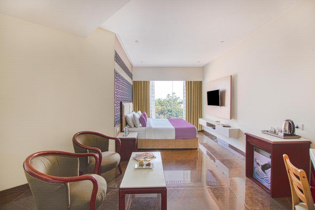 Hotel Sarovar Portico , Indore Extérieur photo